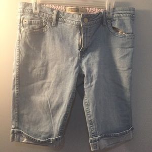 Light blue cuffed Bermuda Shorts